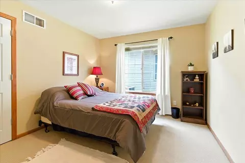 Bedroom - 3632 Pheasant Ln, Waterloo, IA 50701 photo 3 of 3