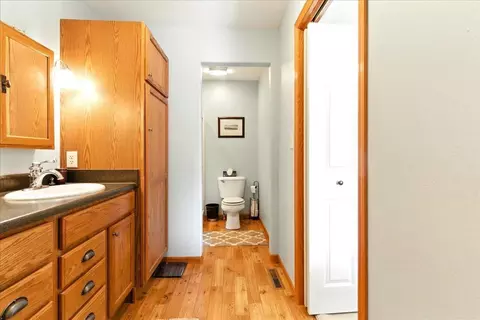 Bath - 3632 Pheasant Ln, Waterloo, IA 50701 photo 2 of 4
