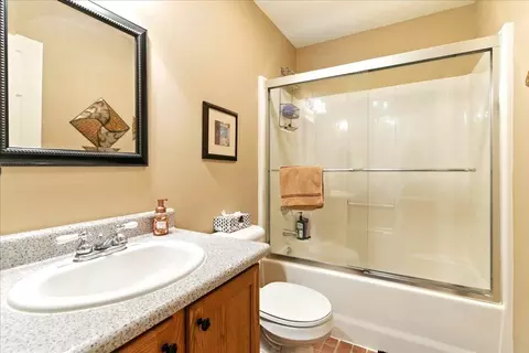 Bath - 3632 Pheasant Ln, Waterloo, IA 50701 photo 4 of 4