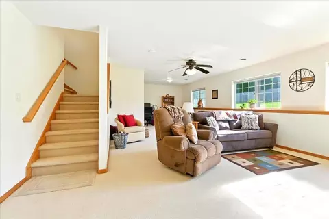 Living - 3632 Pheasant Ln, Waterloo, IA 50701 photo 3 of 3