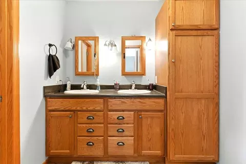 Bath - 3632 Pheasant Ln, Waterloo, IA 50701 photo 1 of 4