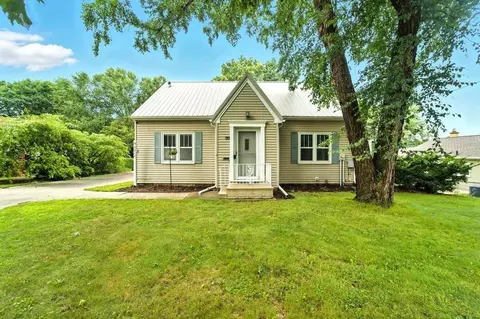 3012 W 4th St, Waterloo, IA 50701