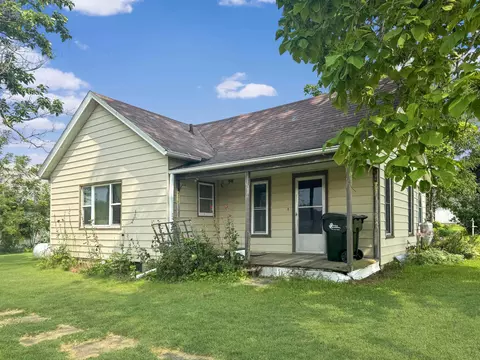 211 2nd St, Clutier, IA 52217