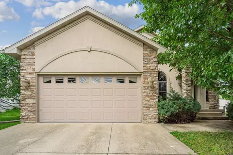 2416 Green Creek Rd, Cedar Falls, IA 50613