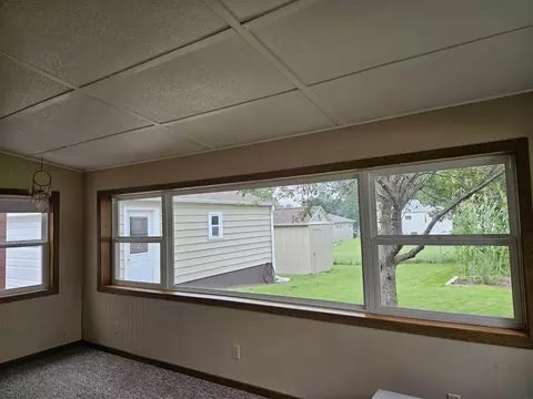1145 E Ridgeway Ave, Waterloo, IA 50702 photo 21