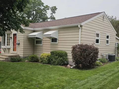 1145 E Ridgeway Ave, Waterloo, IA 50702 photo 2