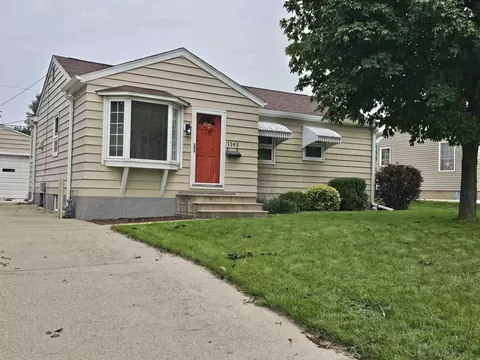 1145 E Ridgeway Ave, Waterloo, IA 50702