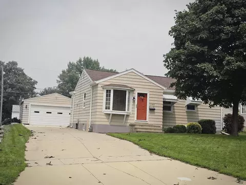 1145 E Ridgeway Ave, Waterloo, IA 50702 photo 4