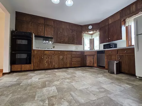 1145 E Ridgeway Ave, Waterloo, IA 50702 photo 10