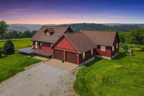 658 Sojourn Ln, Harpers Ferry, IA 52146