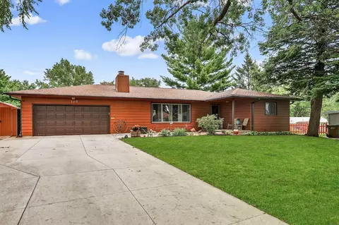 120 Crest Cir, Waterloo, IA 50702