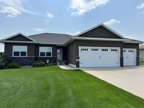 334 Limerick Dr, Jesup, IA 50648