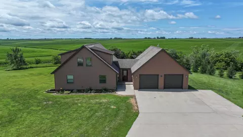 1418 265th St, State Center, IA 50247