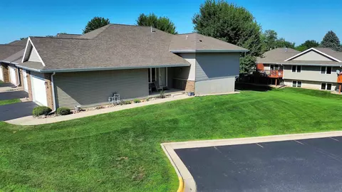 1447 Asbury Ln, Waterloo, IA 50701