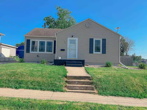 133 Adams St, West Union, IA 52175