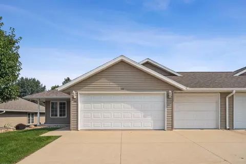 122 Presley Cir, Waterloo, IA 50701