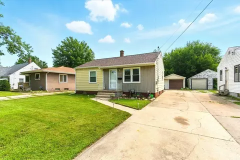 1823 W 6th St, Waterloo, IA 50702