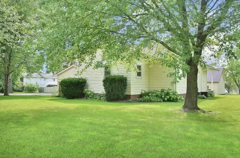 1303 NE 8th Ave, Independence, IA 50644