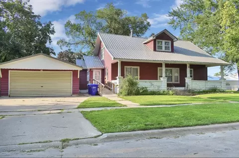 318 NE 8th St, Independence, IA 50644