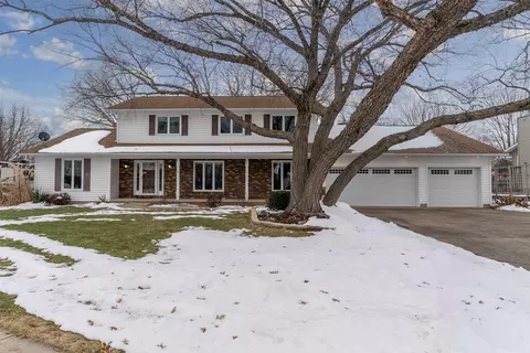 1020 Nancy Rd, Waterloo, IA 50701