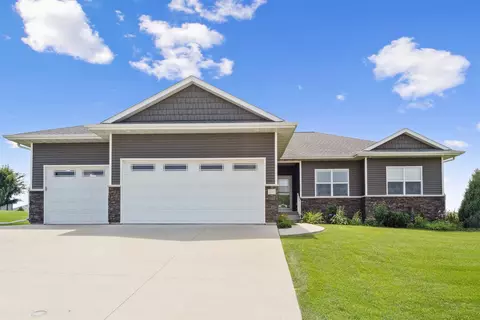 501 Schumacher Blvd, Denver, IA 50622