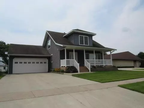 210 1st St SE, Hopkinton, IA 52237