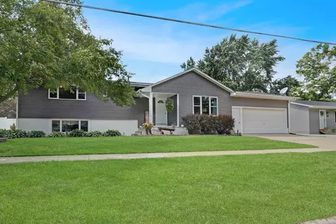 409 N Johnson St, Parkersburg, IA 50665