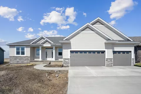 2831 Autumn Woods Dr, Cedar Falls, IA 50613