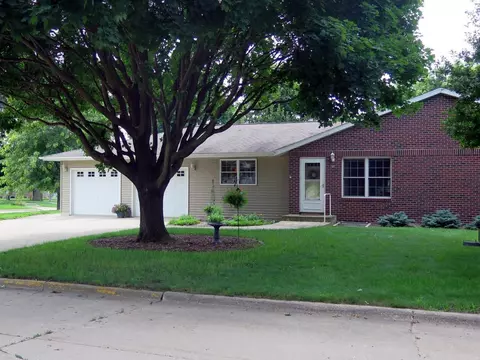 101 Sunset Dr, Decorah, IA 52101