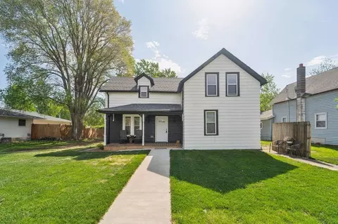 602 S Iowa St, Charles City, IA 50616