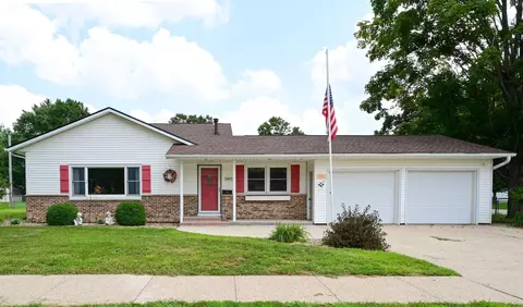 1001 Gales Ave, Manchester, IA 52057
