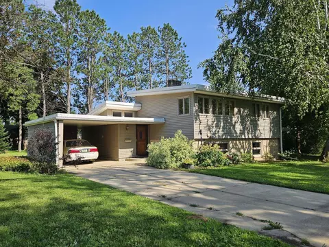30 Maplewood Dr, Oelwein, IA 50662