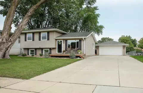 812 Orchard Dr, Cedar Falls, IA 50613
