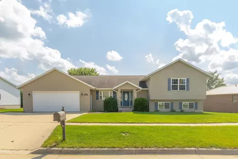 710 Sal Ave, Dunkerton, IA 50626