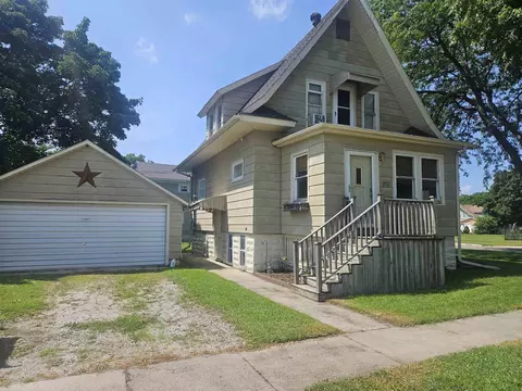 213 N Guilford St, Sumner, IA 50674