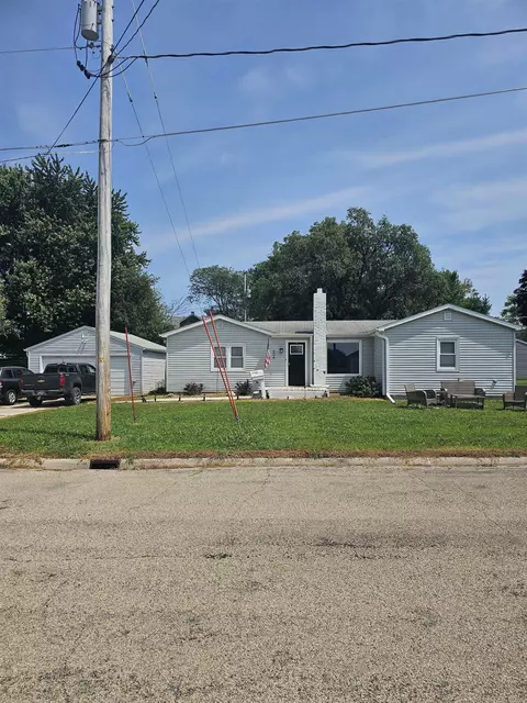 604 Commercial St, Reinbeck, IA 50669