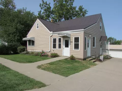 106 W Watson St, Garnavillo, IA 52049