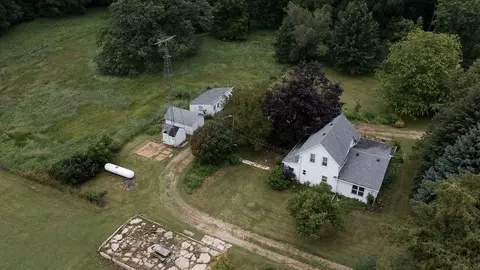 2812 253rd Ave, Ridgeway, IA 52165