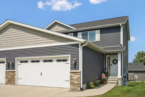1004 Hummingbird Cir, Waterloo, IA 50702