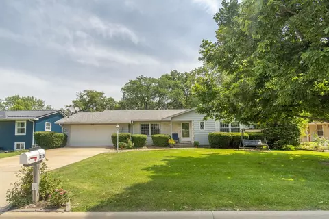 313 Longview Dr, Waterloo, IA 50701