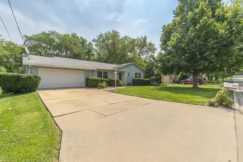 313 Longview Dr, Waterloo, IA 50701 photo 2