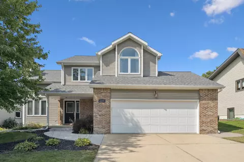 2219 Yorkshire Dr, Cedar Falls, IA 50613