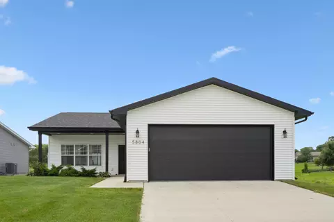 5804 Summerland Dr, Waterloo, IA 50701