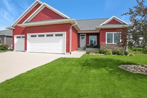 4123 Berry Hill Rd, Cedar Falls, IA 50613
