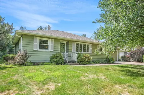 216 Windsor Dr, Waterloo, IA 50701