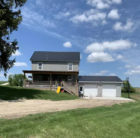1461 Bakkum Rd, Waukon, IA 52172