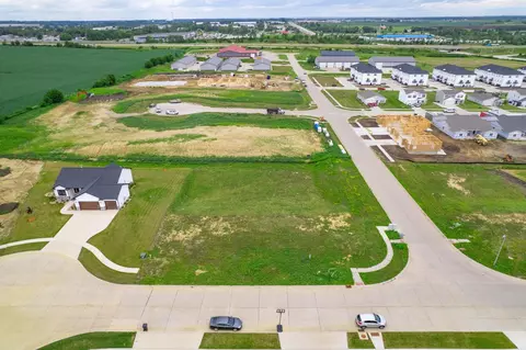 224 Willow Oak Dr, Hudson, IA 50643