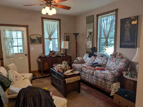 402 E Main St, Decorah, IA 52101 photo 7