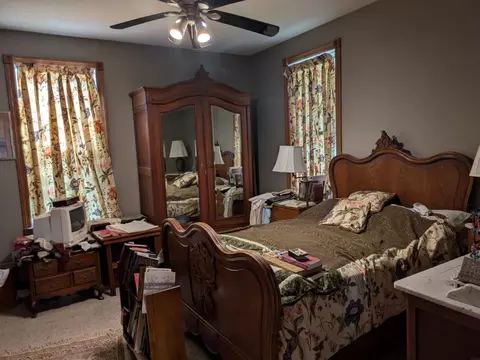 402 E Main St, Decorah, IA 52101 photo 18