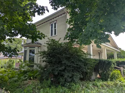 402 E Main St, Decorah, IA 52101 photo 3